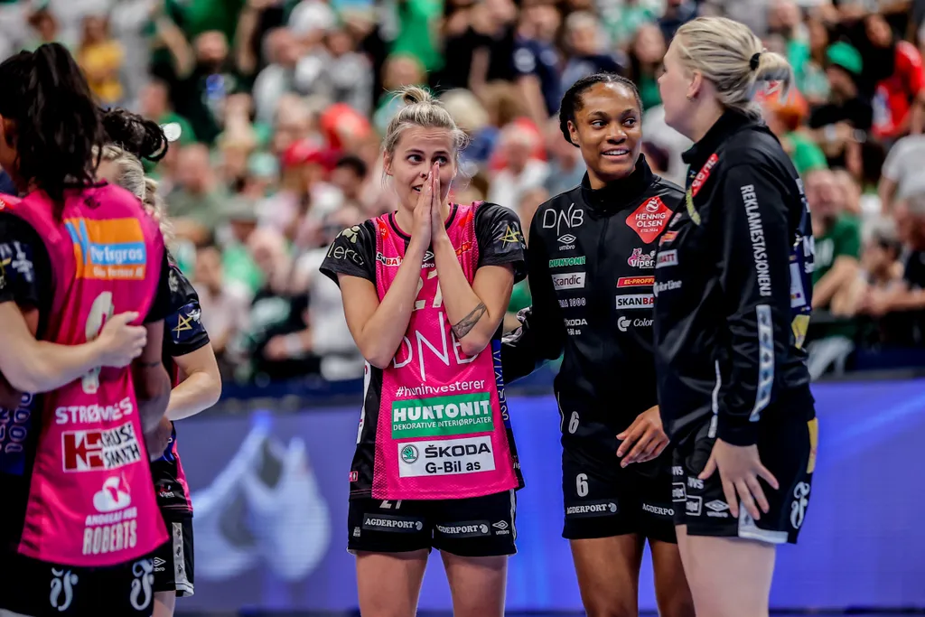 női kézilabda BL Final Four Budapest, MVM Dome, női kézilabda, Bajnokok Ligája négyes döntő, 2023, EHF FINAL4 WOMEN 2023, Győr, győri szurkolók, Győri Audi ETO KC–Vipers Kristiansand, vége 