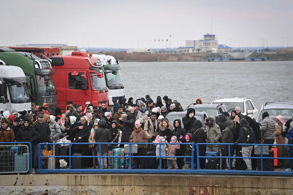 Ukrán válság 2022, ukrán, orosz, háború, Ukrajna, menekültek, Románia, hajó 
