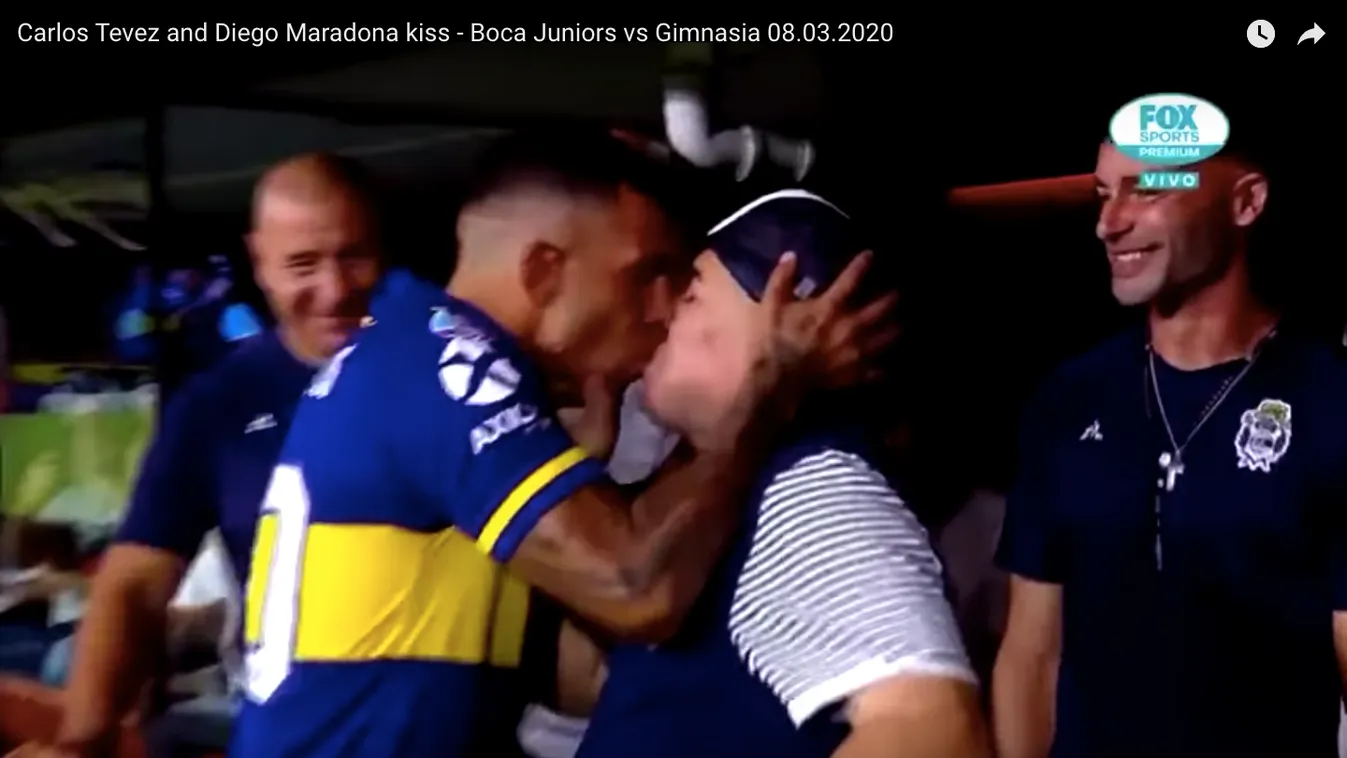 Carlos Tevez, Diego Maradona, csók 