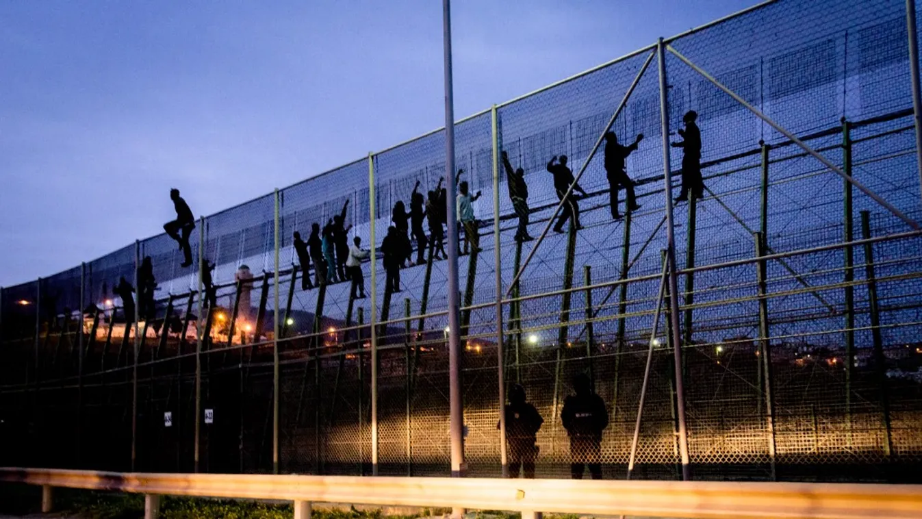 Hundreds of migrants try to enter Spanish enclave Melilla NurPhoto Spain March 28 2014 IMMIGRATION AFRICAN Police Enclave AFRICA BORDER IMMIGRANT Illegal EU EUROPEAN UNION Africains Africaine AMNESTY ARMY Asylum Seeker Asylum Seekers Balconies BALCONY Bac