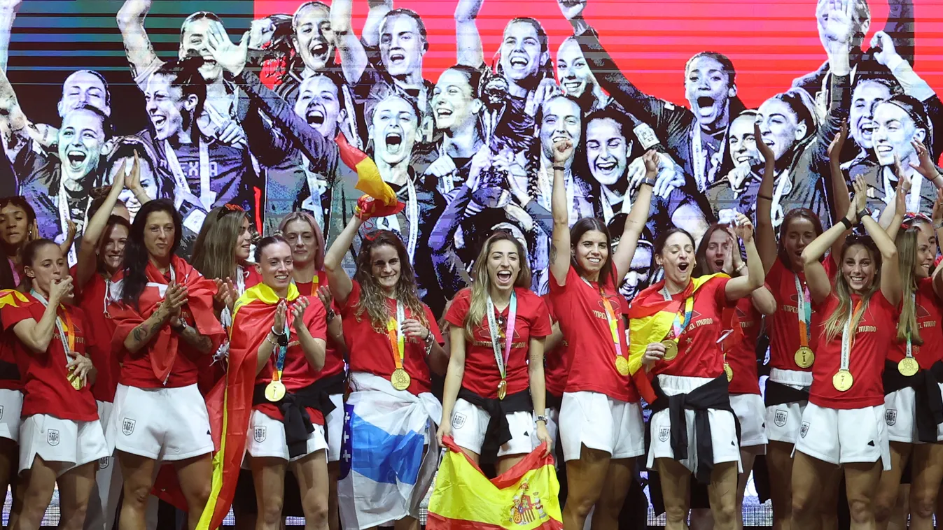 Women assault Horizontal FOOTBALL WOMEN'S FOOTBALL WORLD CUP SPORT-WINNER TEAM GROUP PICTURE 