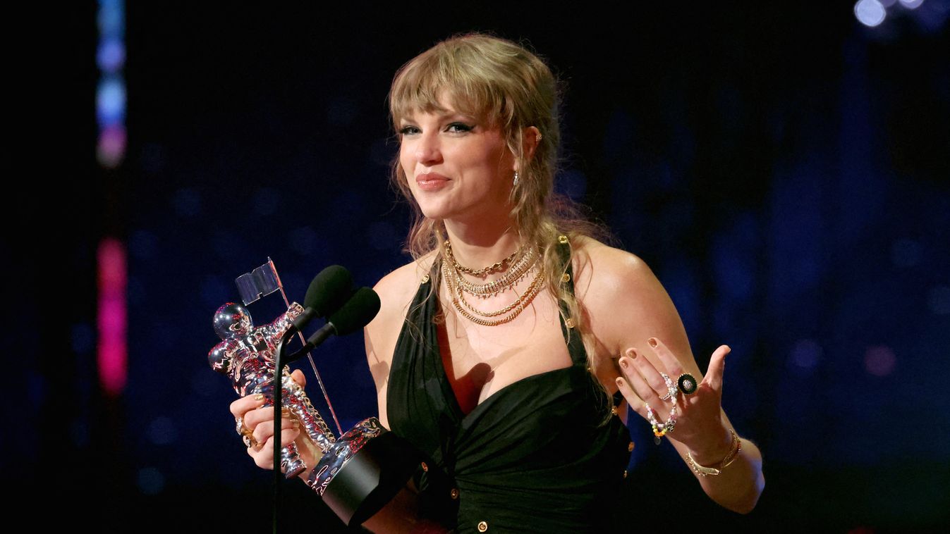 2023 MTV Video Music Awards - Show GettyImageRank3 Pop USA New Jersey Stage - Performance Space Award Newark - New Jersey Photography The Best Arts Culture and Entertainment MTV Video Music Awards Taylor Swift anti-hero Prudential Center - Newark A-List C