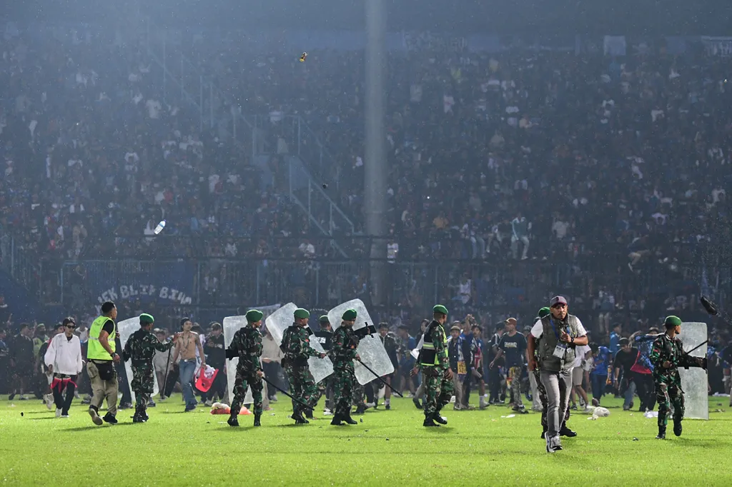 unrest fbl Horizontal, Arema Malang, Persebaya Surabaya, stadionkatasztrófa 