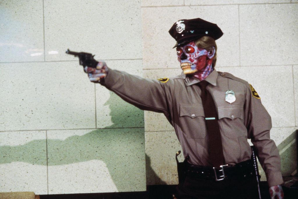 They Live Cinéma action horror science fiction invasion aliens extraterrestrials policeman pistol to aim badge Horizontal WEAPON 