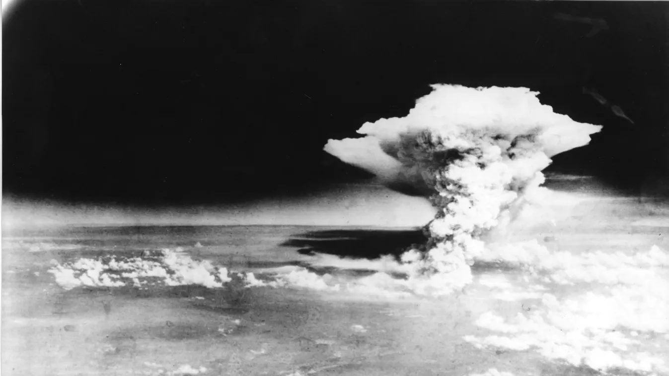 Horizontal BLACK AND WHITE PICTURE NUCLEAR BOMB RADIOACTIVE CLOUD SECOND WORLD WAR 