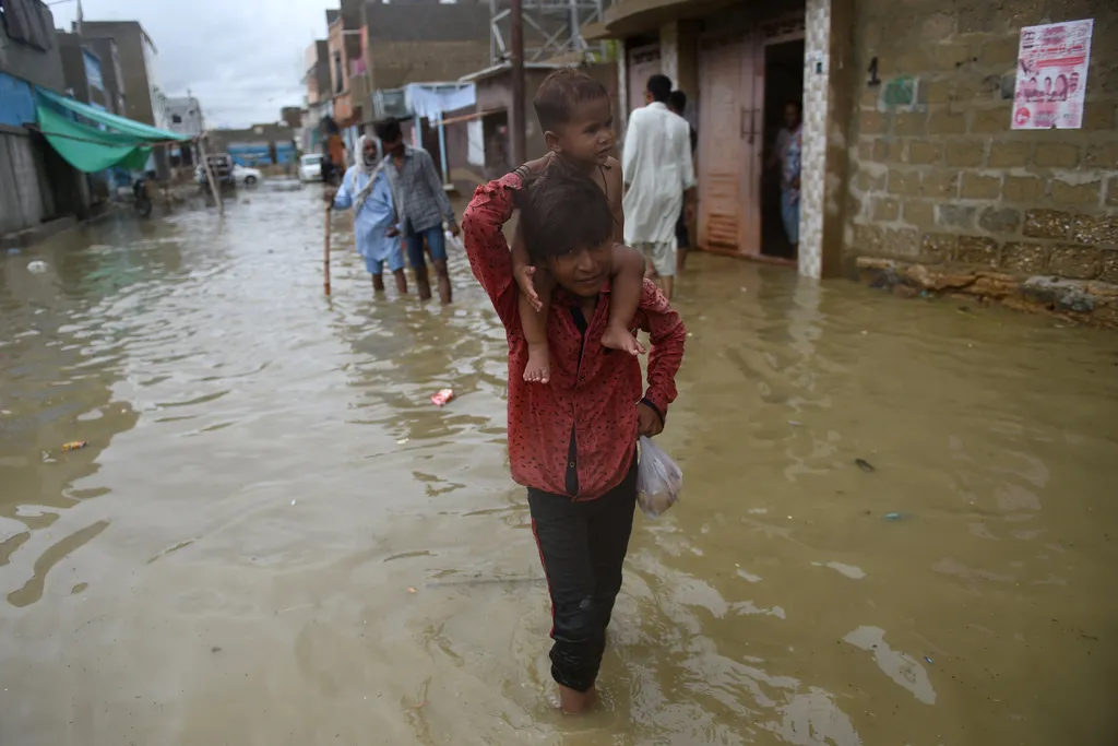 Pakisztán, áradás, eső, monszun, árvíz 