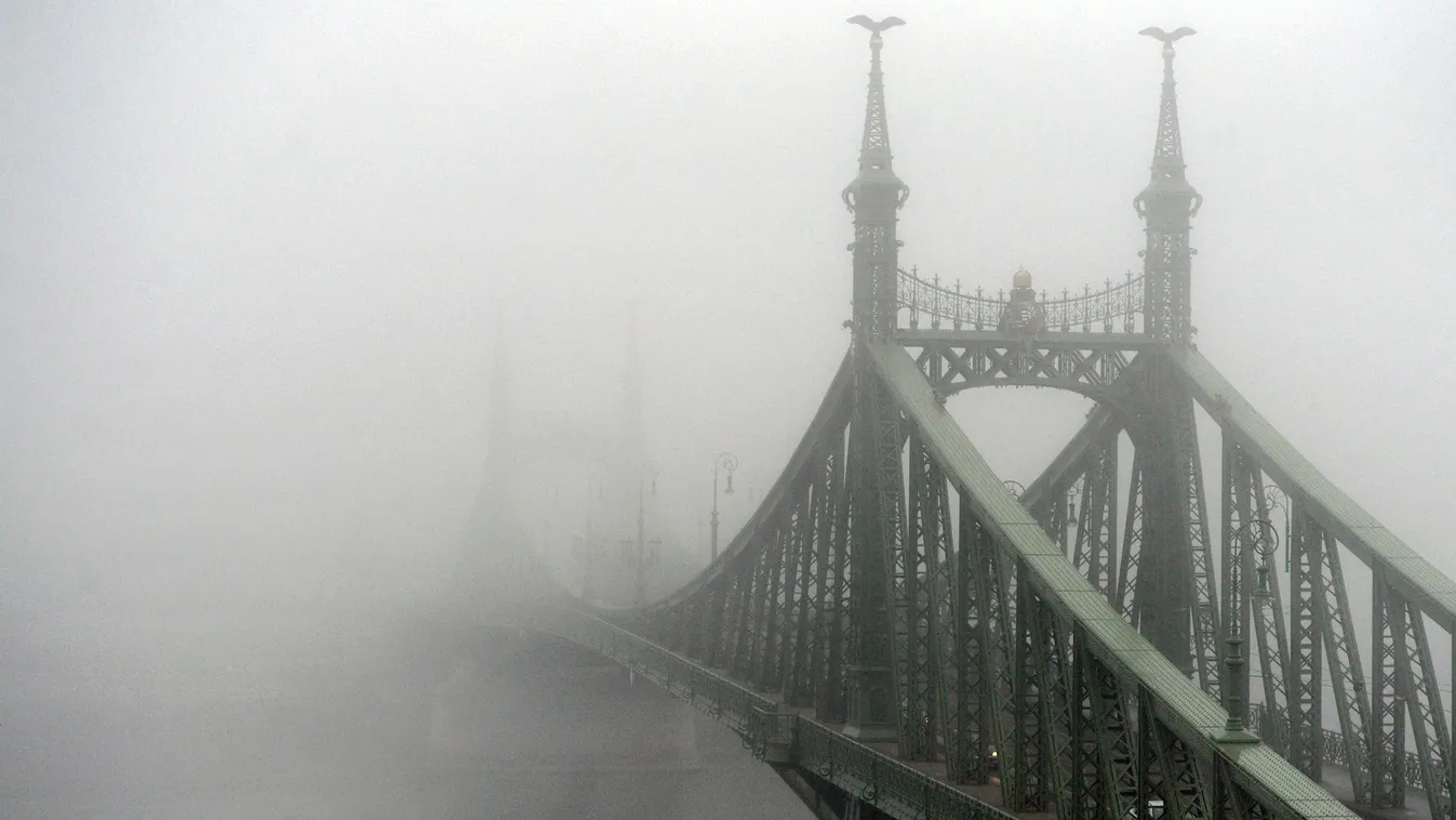 Duna ÉVSZAK FOLYÓ híd IDŐJÁRÁS köd ködös KÖZLEKEDÉSI LÉTESÍTMÉNY Szabadság híd TÁJ tél ÉVSZAK FOLYÓ híd IDŐJÁRÁS köd ködös KÖZLEKEDÉSI LÉTESÍTMÉNY Szabadság híd TÁJ tél Budapest, 2014. január 7.
Sűrű köd a budapesti Szabadság hídnál 2014. január 7-én.
MTI