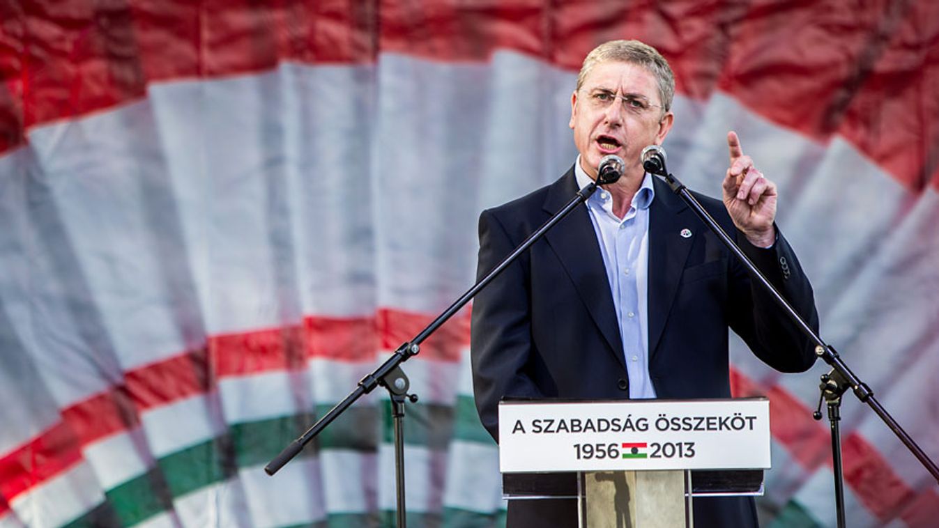 ellenzéki megemlékezés október 23-án, Gyurcsány Ferenc szereplése, Gyurcsány Ferenc, a Demokratikus Koalíció elnöke beszél a rendezvényen 