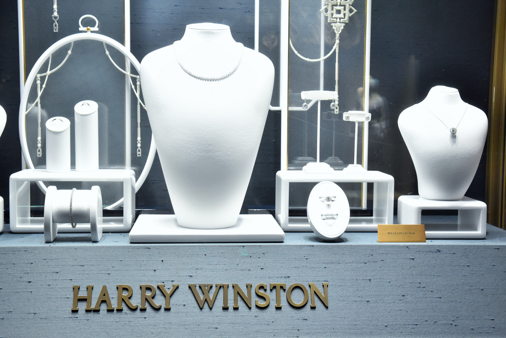 Ezek a világ legértékesebb ékszermárkái 8. Harry Winston Rome,October,07,2020,A,Showcase,Of,Harry,Winston,Luxury jewelry,shop,boutique,design,style,brand,fashion 