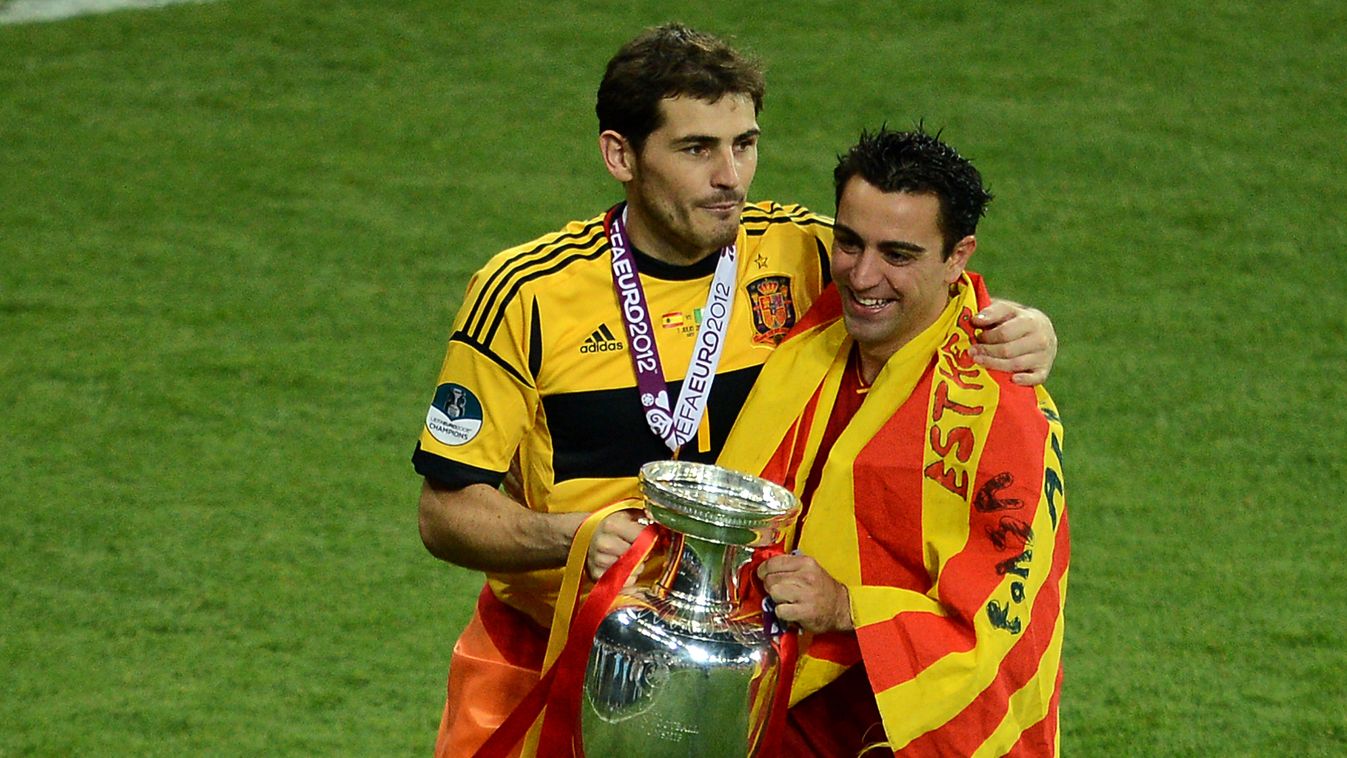 Iker Casillas és Xavi Hernandez a Barcelona labdarúgói, Eb győzelemm, 2012