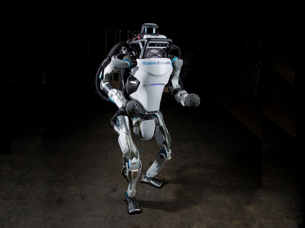 emberszabású, humanoid, robot 
