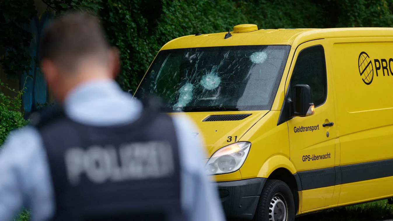 Pénzszállító rablás, Köln, pénz, C Cash transporter robbed in Cologne Crime, Law and Justice --- Horizontal CRIME 