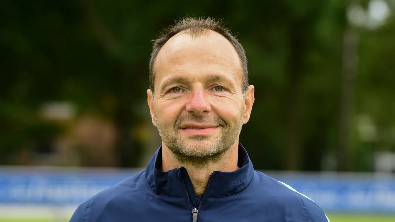 Hertha Petry Zsolt Photocall Hertha BSC Berlin LOGO Bundesliga Fußball Hertha BSC Berlin 2015/16 2015-2016 Männer Saison 2015-15 Fototermin Männer_Herren Herren_Männer Fußball_1._Bundesliga_Erste_Bundesliga 2015/2016 SPORT Personen Deutsch 