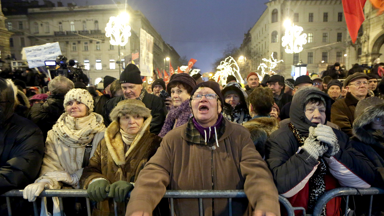 MostMI kormányellenes tüntetésen az Operaház elött 2015.január 2-án MostMI kormányellenes tüntetésen az Operaház elött 2015.január 2-án 