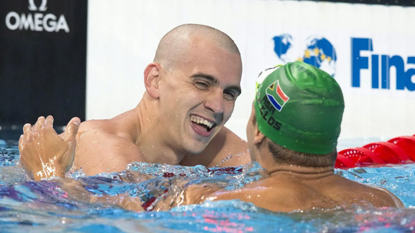 Cseh László Kazany, 2015. augusztus 8.
A második helyezett Cseh László (b) és a győztes dél-afrikai Chad le Clos a célban a 100 méteres pillangóúszás döntőjében a kazanyi vizes világbajnokságon 2015. augusztus 8-án.
MTI Fotó: Kovács Anikó 