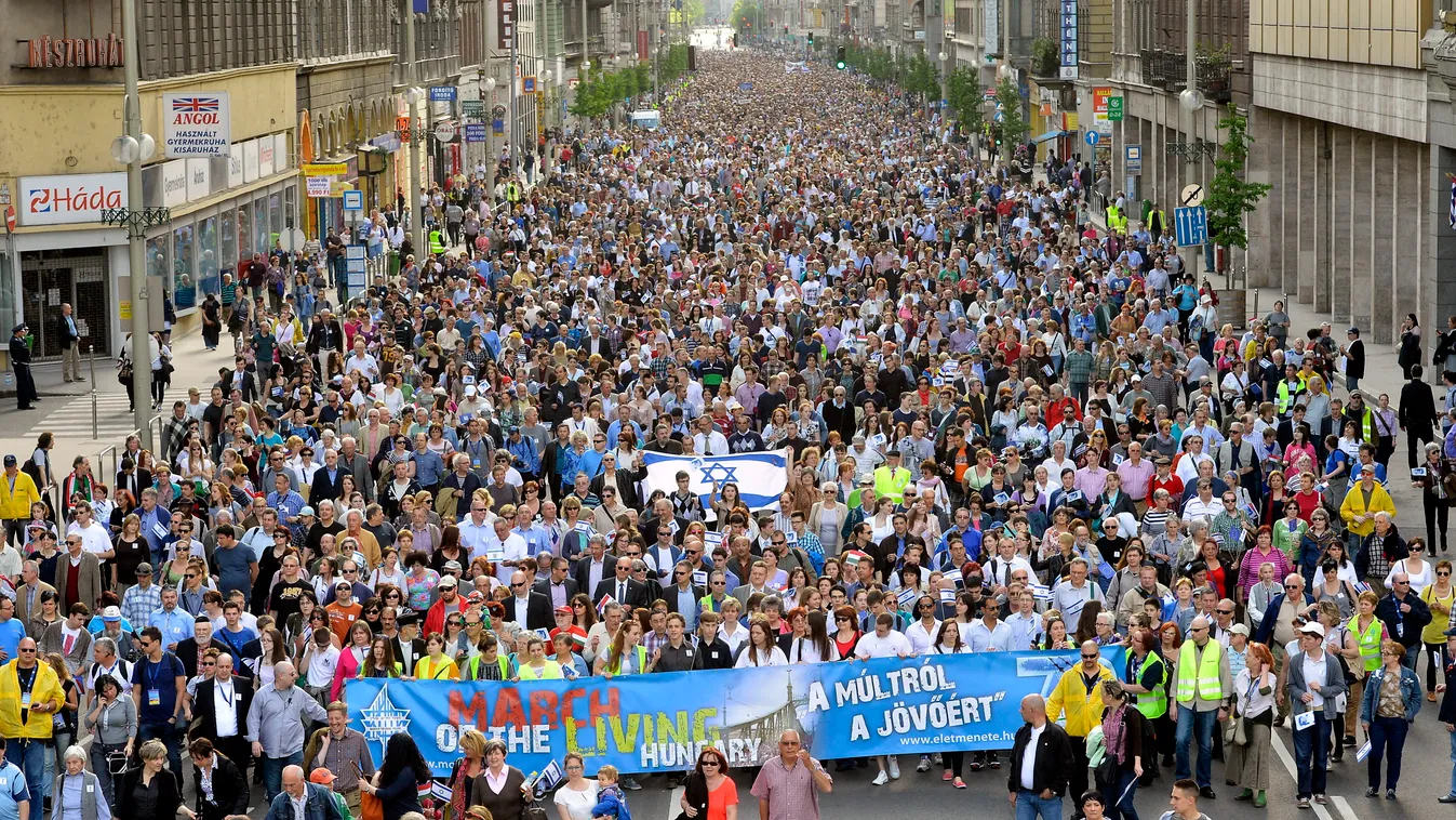 Az Élet menete halad a Rákóczi úton az Erzsébet híd pesti hídfőjétől a Keleti pályaudvarhoz 2014. április 27-én. Az Élet menete felvonulását idén, a magyarországi holokauszt 70. évfordulójának évében tizenkettedik alkalommal re 