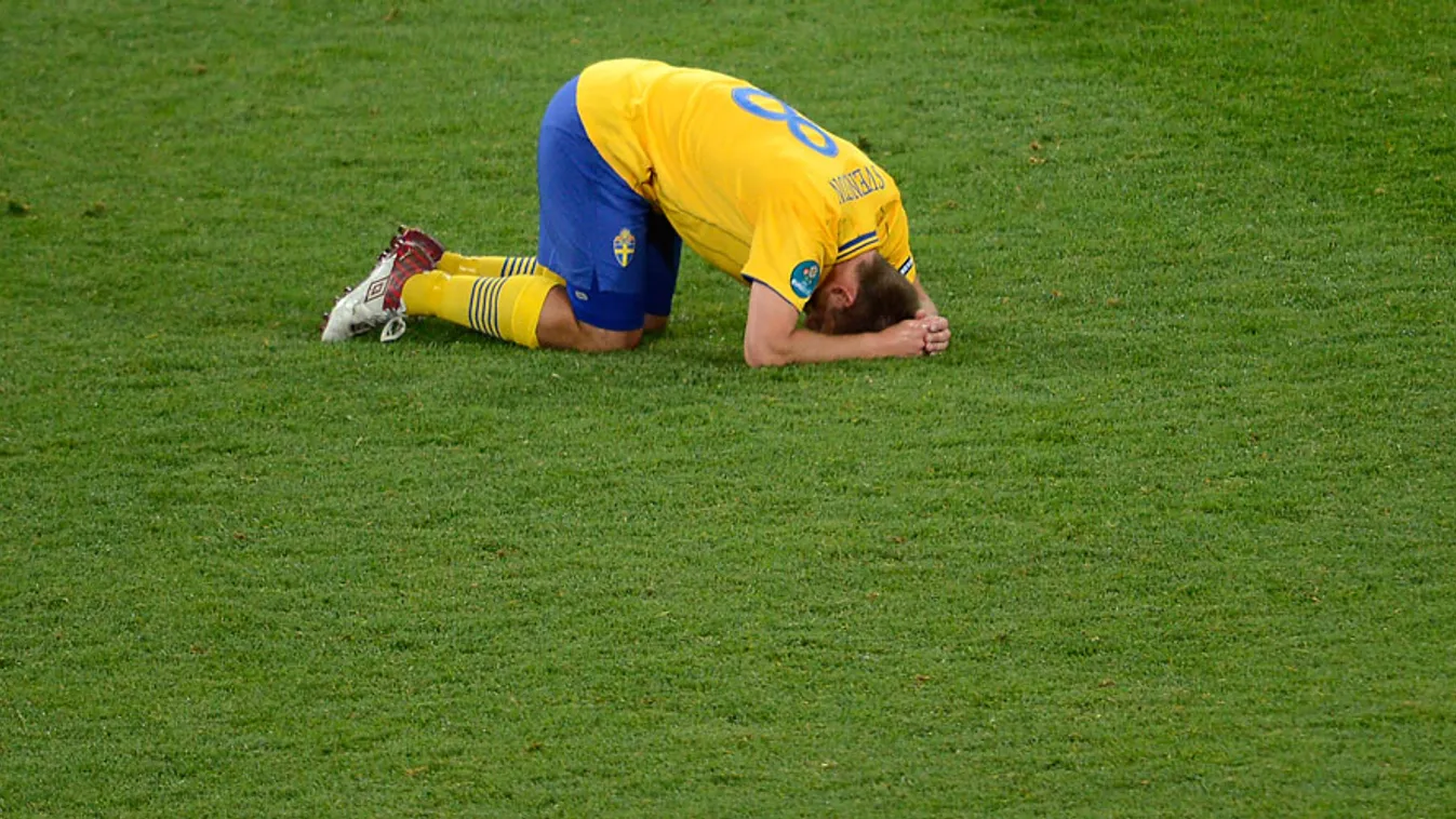 Andres Svensson svéd középpályás 2012. június 15-én az angolok elleni eb-mérkőzésen, Kijevben