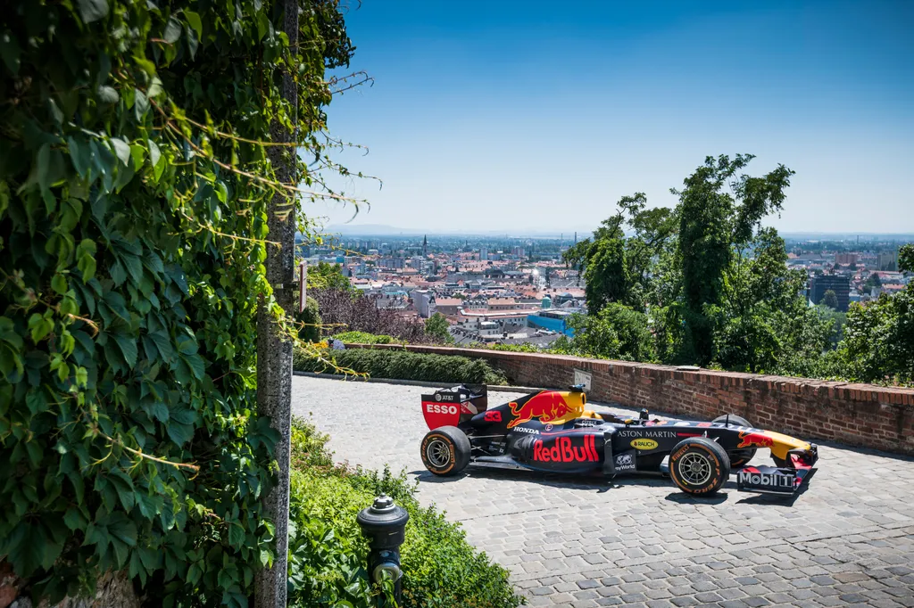 Forma-1, Max Verstappen, Red Bull Racing, bemutató, Graz 