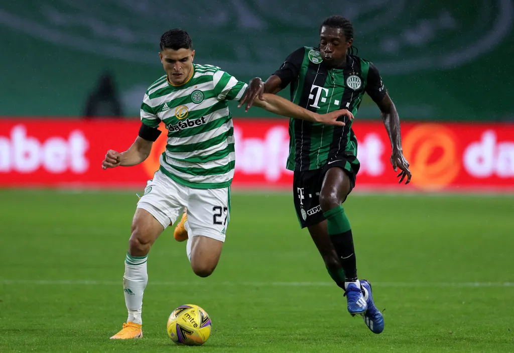 Glasgow, 2020. augusztus 26.
Wergiton do Rosario Calmon, a Ferencváros (j) és Mohamed Elyounoussi, a Celtic Glasgow játékosa a labdarúgó Bajnokok Ligája-selejtezőjének második fordulójában játszott mérkőzésen Glasgowban 2020. augusztus 26-án.
MTI/AP/PA/An