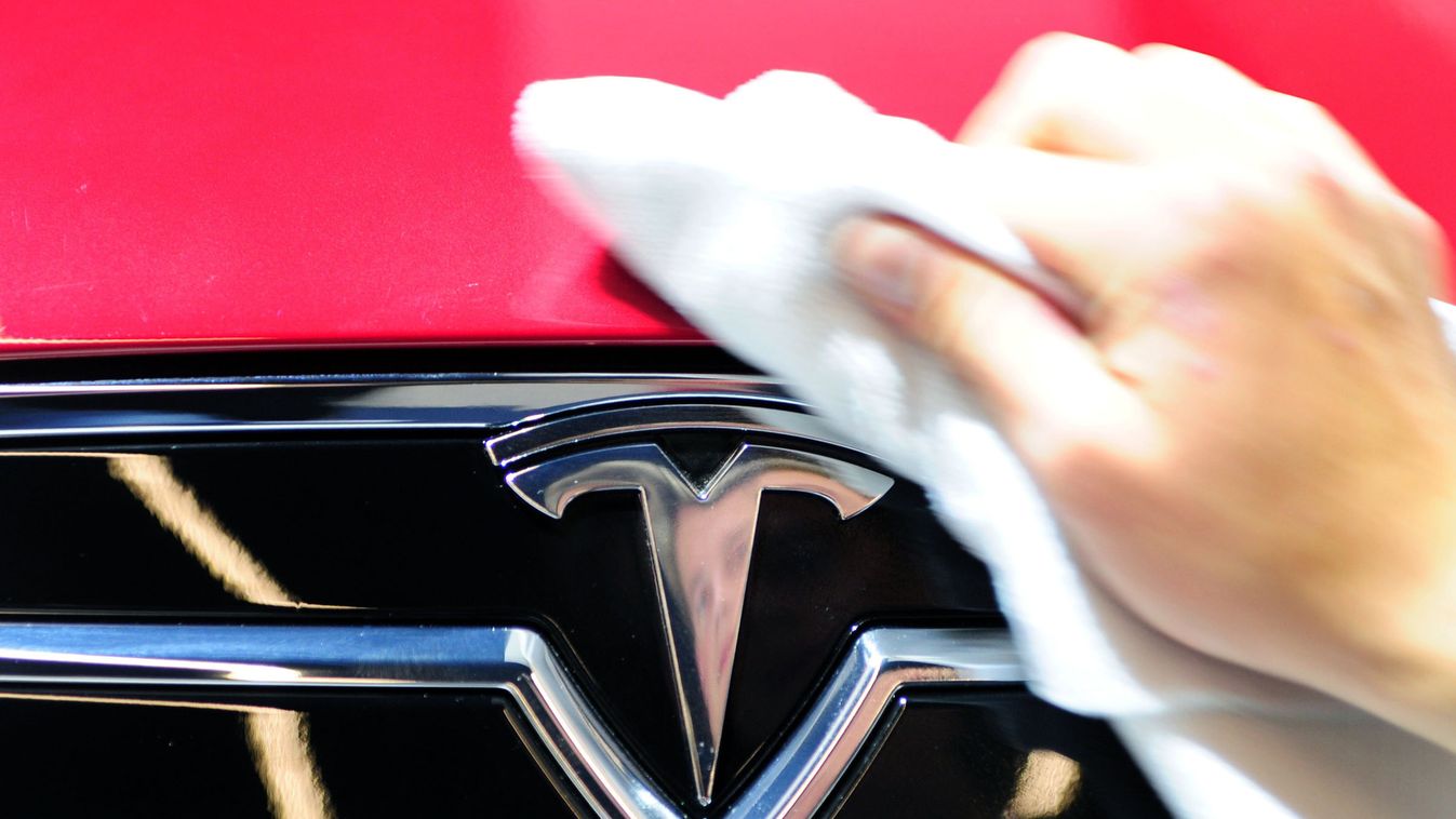Tesla motors, elektromos autó, Elon Musk, egy Tesla Motors S-modell 