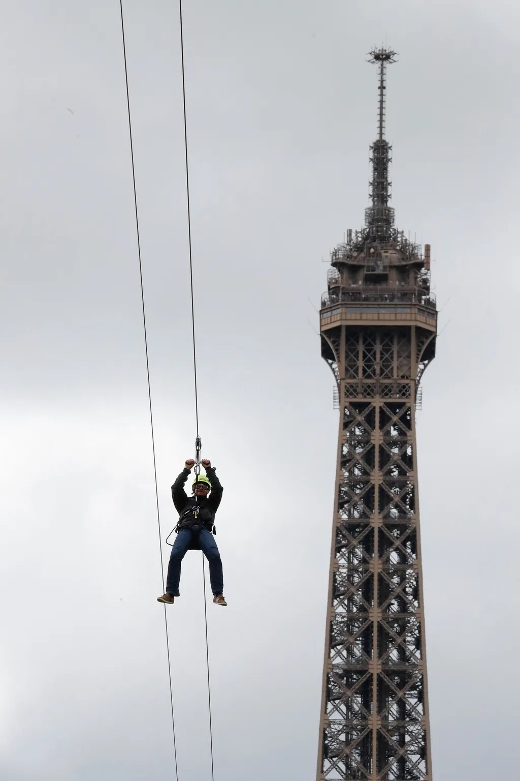 Eiffel-torony drótkötélpálya 