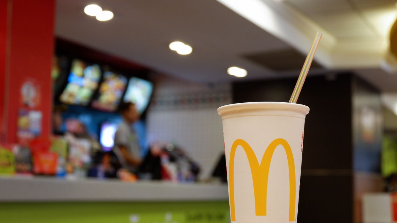 Horror összegért próbálják árulni eBayen a McDonald’s-os szívószálakat, eBay, McDonald’s 