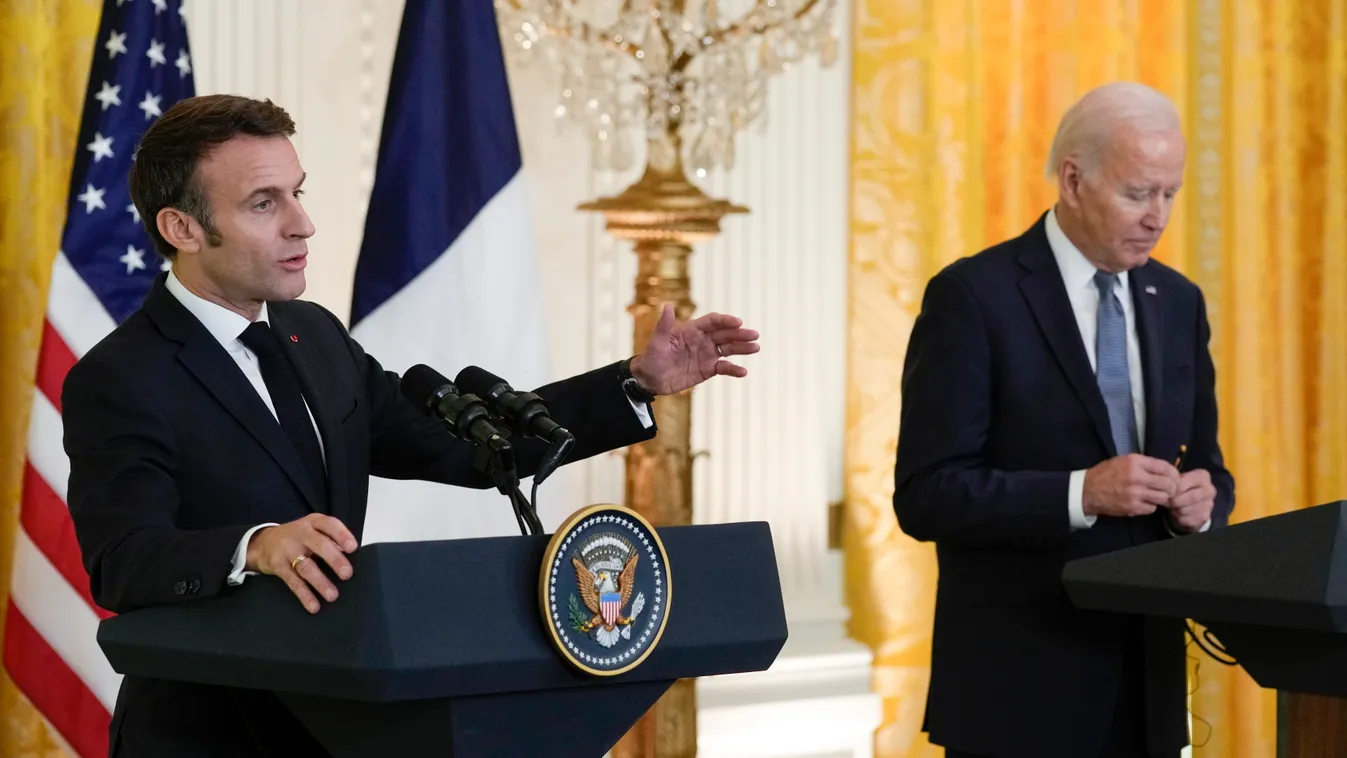 BIDEN, Joe; MACRON, Emmanuel Washington, 2022. december 2.
Joe Biden amerikai (j) és Emmanuel Macron francia elnök sajtóértekezletet tart a washingtoni Fehér Ház Keleti termében 2022. december 1-jén. Emmanuel Macron államfőként másodszor tesz hivatalos lá