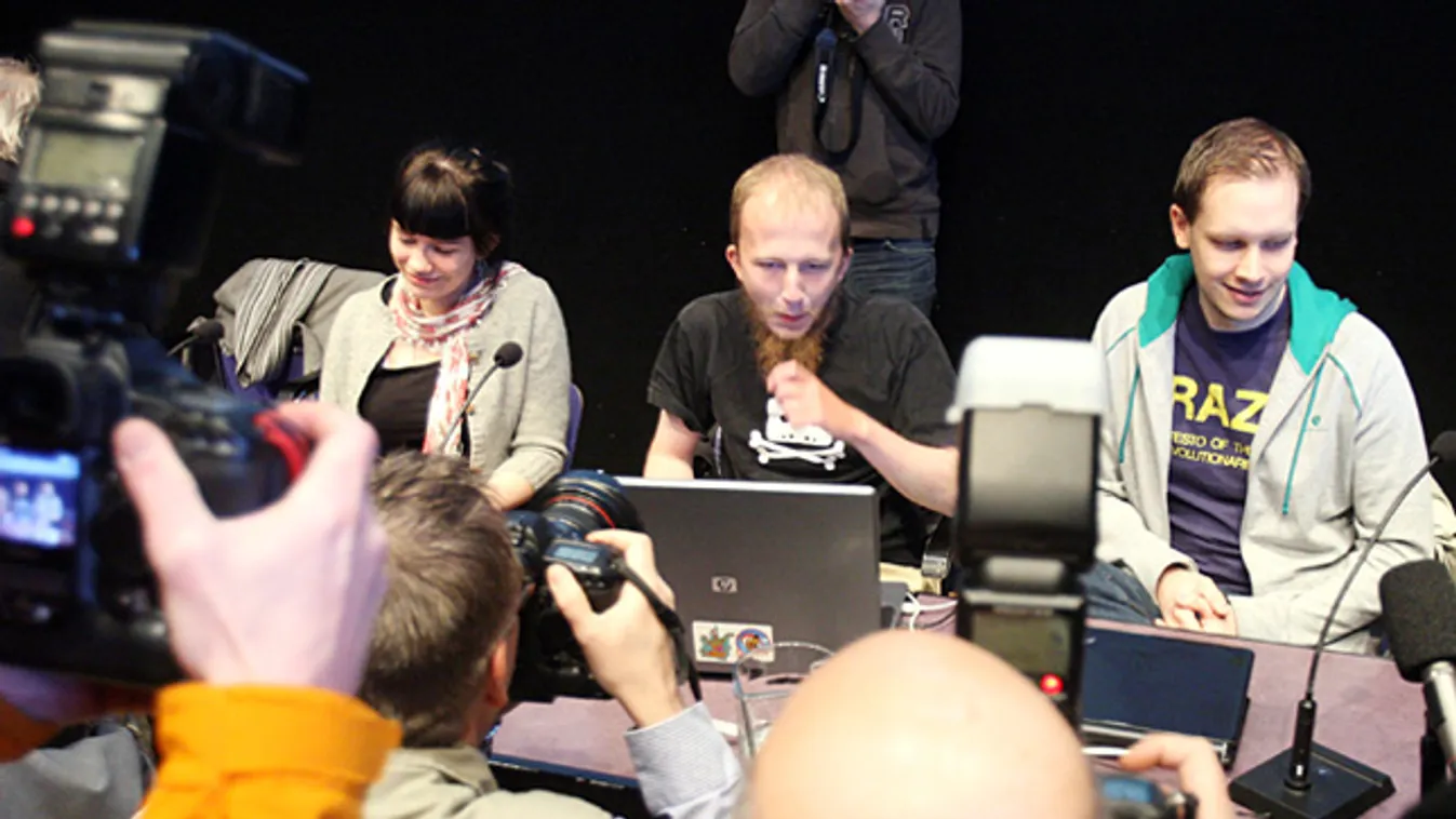 Pirate Bay, online kalózkodás, Gottfrid Svartholm Varg (középen), Peter Sundin (jobbra) üzemeltetők, társalapítók 