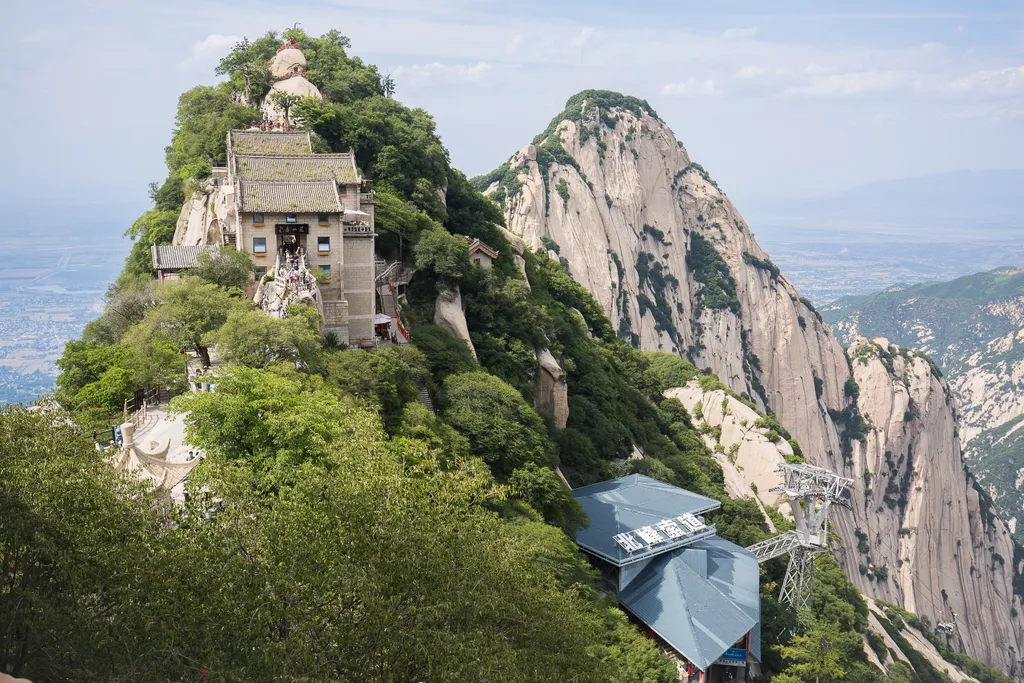 A világ legveszélyesebb túrája hátborzongatóan gyönyörű tájakon vezet át, Kína, Huashan-hegy 