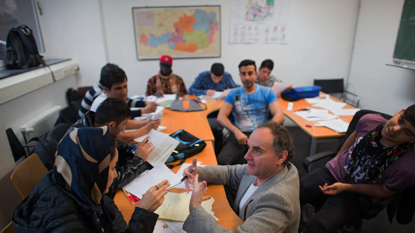 osztrák iskola, német nyelvet tanít menekülteknek Bécsben 