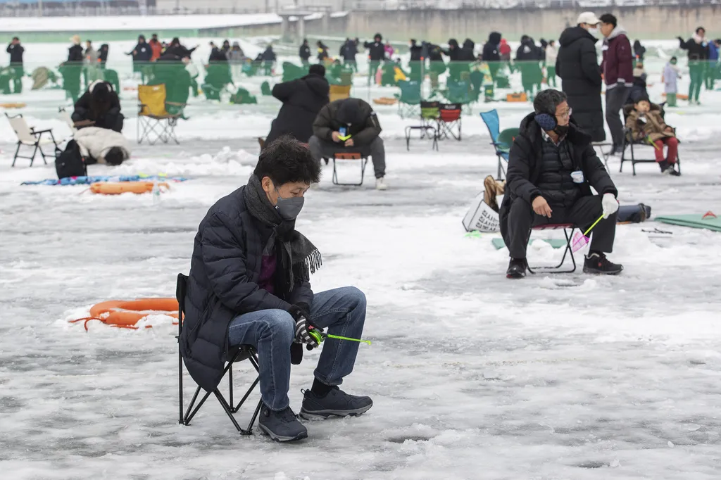 Dél-korea, lékhorgászat, jégfesztivál, jég, jeges, tél, befagyott, folyó, Hwacheon, Hvacshon 