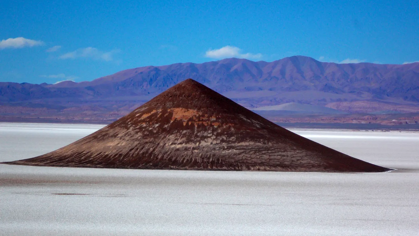 Cono de Arita, Salar de Arizaro, Argentina 