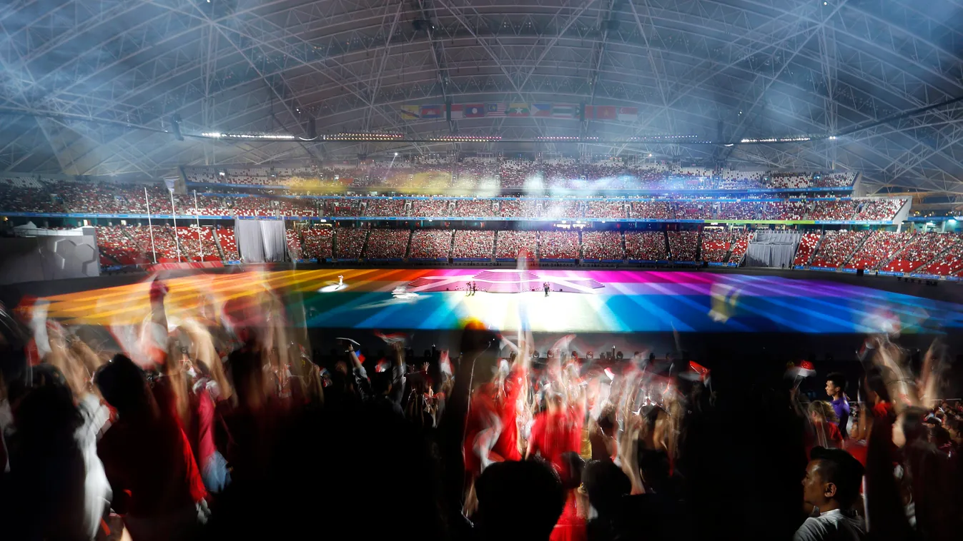 A 28. Délkelet-ázsiai Játékok nyitóünnepségét tartják a szingapúri Nemzeti Stadionban. A játékokra 11 országból 7000 atléta érkezett 
