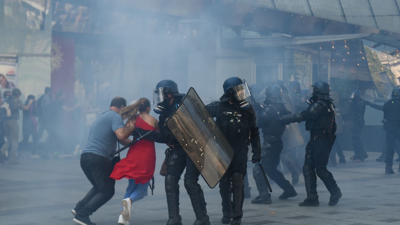 Franciaország, Párizs, sárgamellényes tüntetés 