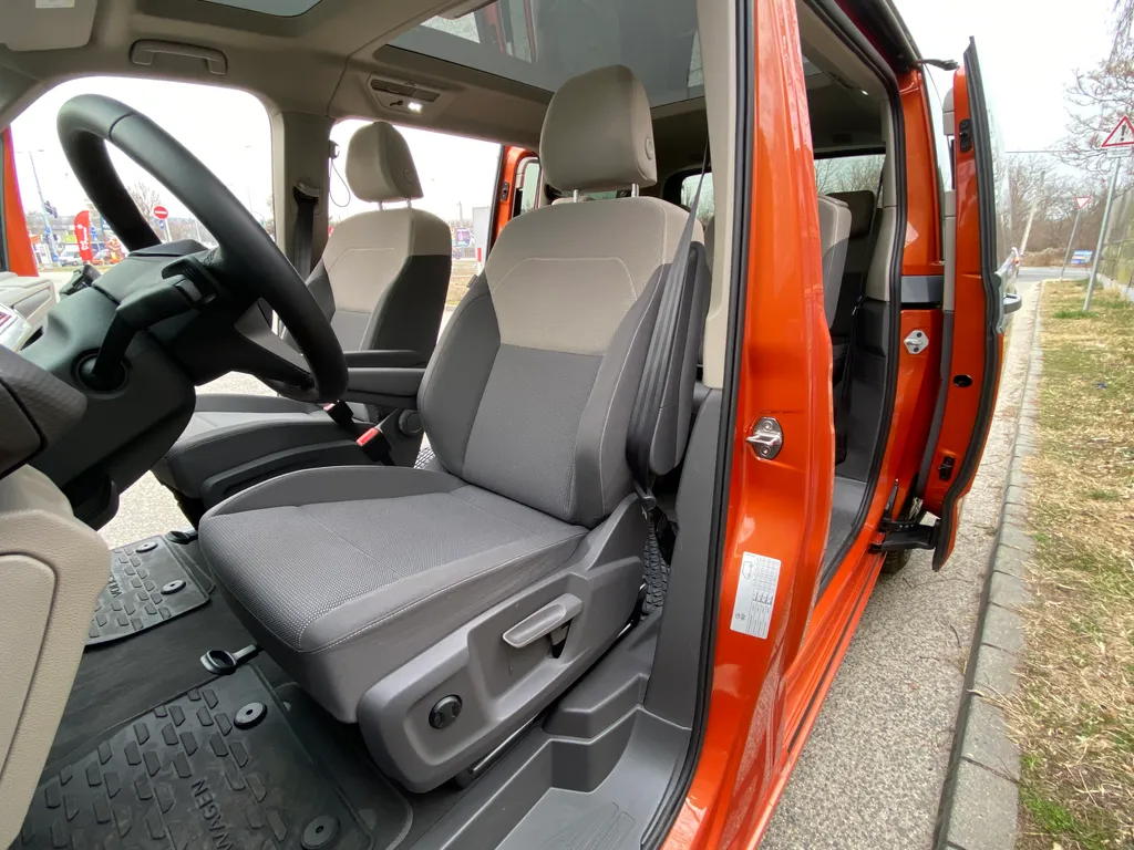 Volkswagen T7 Multivan 1.4 e-TSI teszt (2022) 
