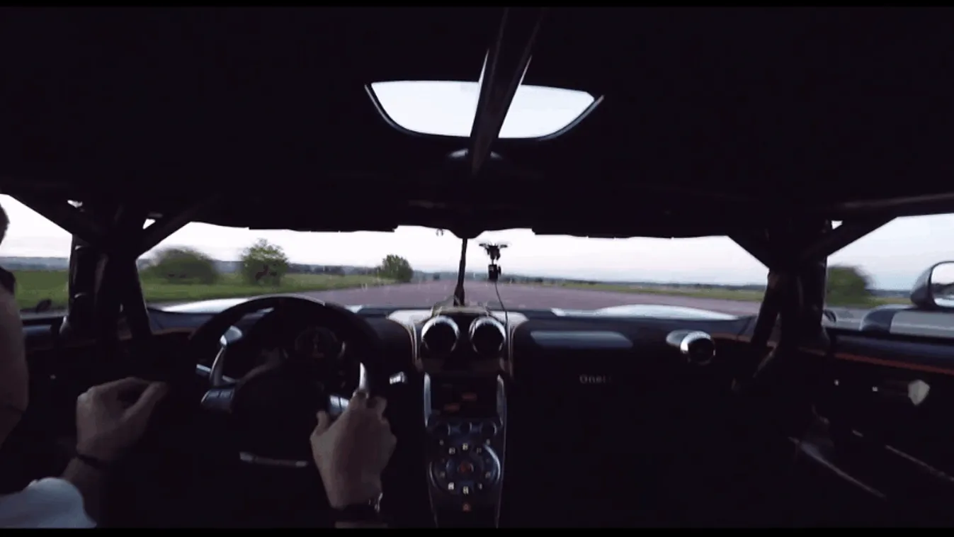 Koenigsegg One:1 vs 0-300-0 kmh 