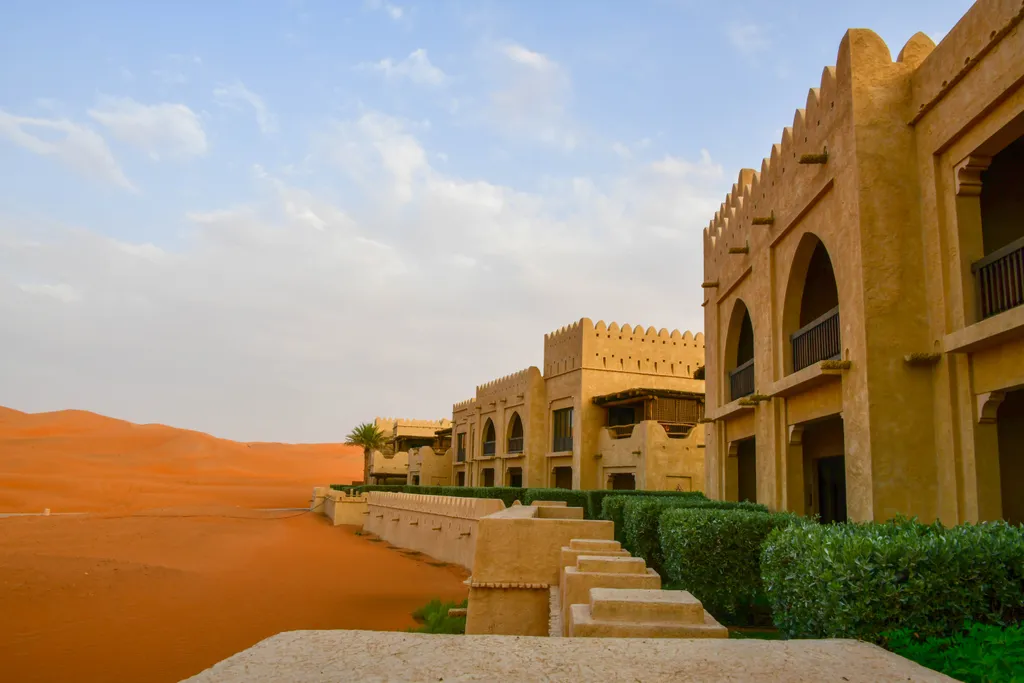 Romantikus sivatagi naplemente qasr al sarab hotel luxus sivatag utazás 