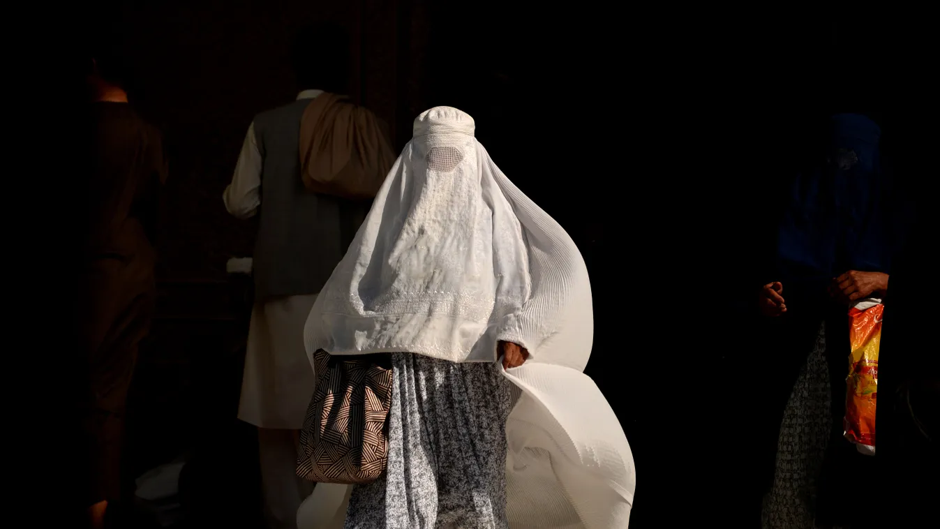 Horizontal WOMAN BURKA WHITE CLOTHING MUSLIM EID AL-ADHA 