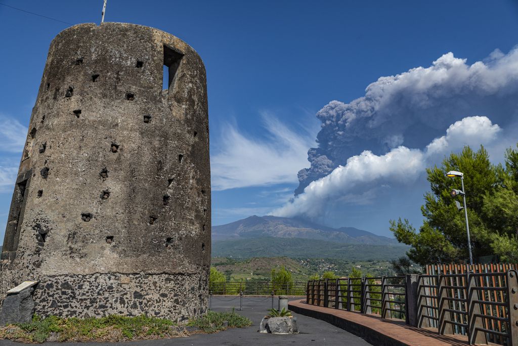 New eruption at Etna volcano erupt,eruption,Etna,Etna volcano,photography,smoke,volcano Horizontal Etna vulkán Olaszország Szicília 