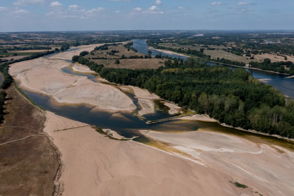 aszály, szárazság, kiszáradt, folyó, meder, nyár, hőség, franciaország, Loire 