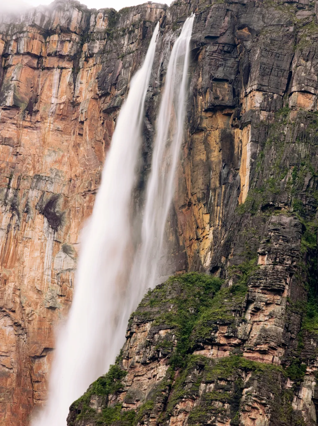 Angel vízesés, Venezuela  beauty in nature beautiful nature canaima national park day energy fresh image exposure time lapse long exposure majestic mesa power nobody scene scenics south american south america the americas transit destination 