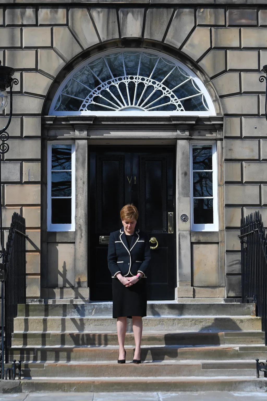 Fülöp herceg temetése, Skócia első minisztere, Nicola Sturgeon, Edinburgh, egy perces néma csend 