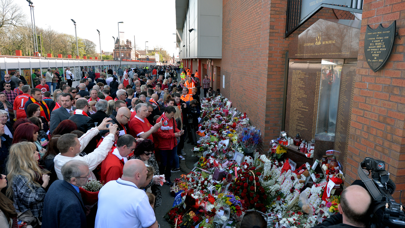 Hillsborough-tragédia, megemlékezés a stadionnál 