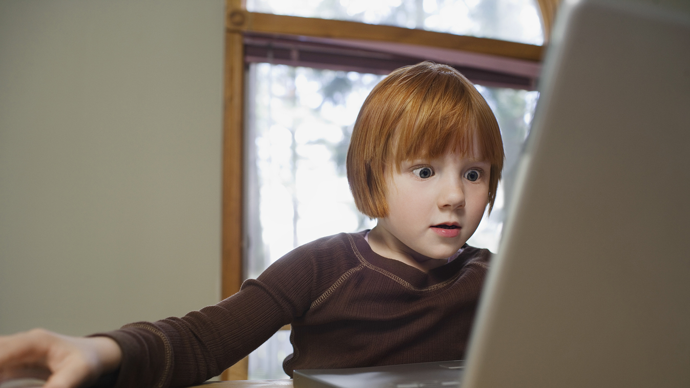 Az internet veszélyes a gyerekekre – Óvd meg őket! notebook laptop 