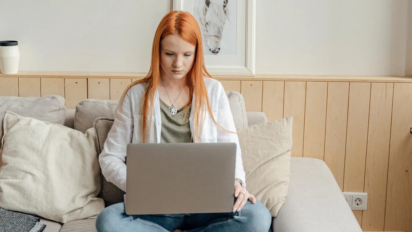 laptop notebook számítógép internetezés home office videózás 