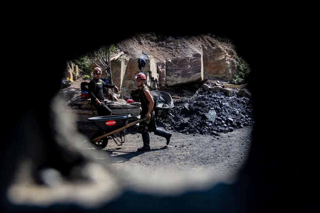 Kevés oxigén és alacsony fizetés: Venezuela kisüzemi bányászatának kockázatos világa, galéria, 2022 