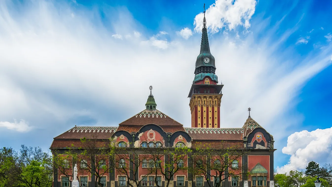 Szerbia Szabadka szecessziós épület Városháza főtér 