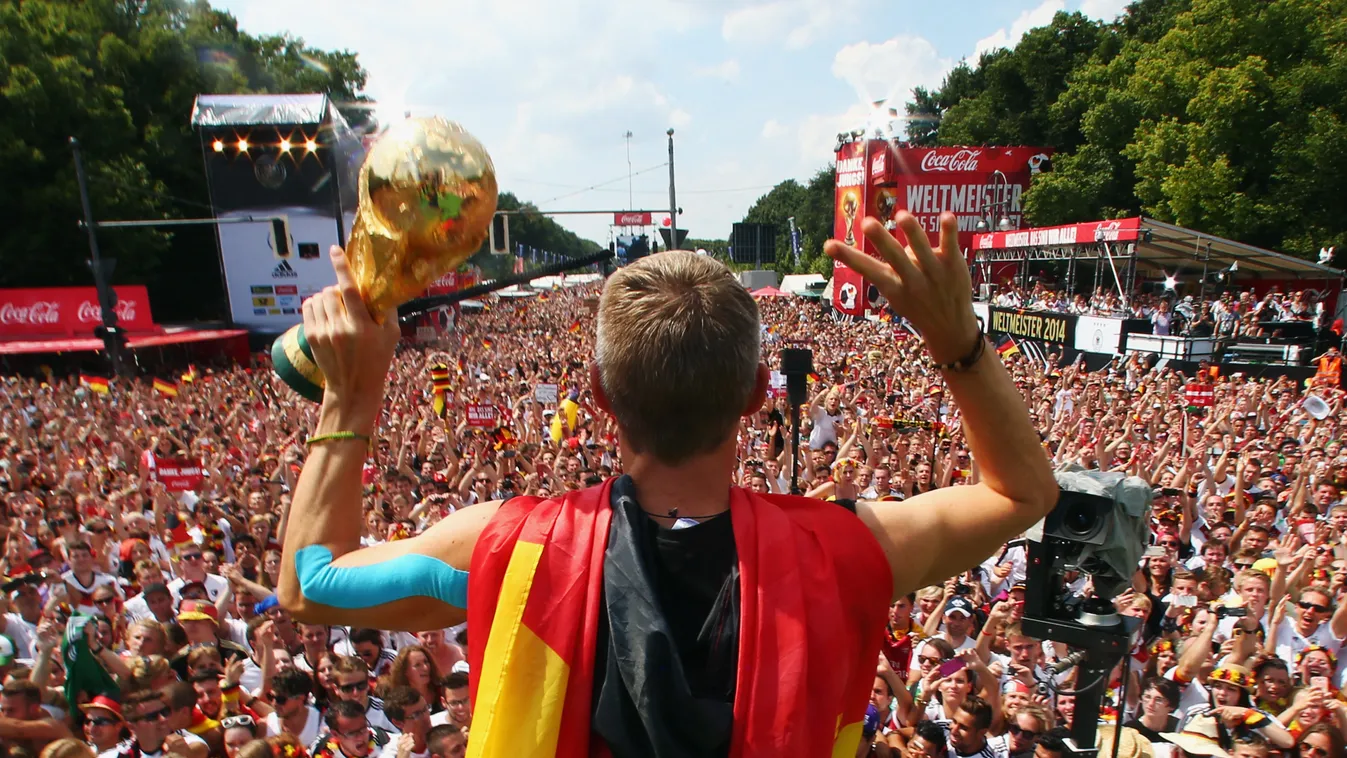 Bastian SCHWEINSTEIGER ends his career! , German Football Association Party Fanfest Soccer SP GER Gala Football Player currently sports Motorcade German National Team National Team Relocation DEU DFb Horizontal FOOTBALL MATCH COMMEMORATION GAME BALL GAME 