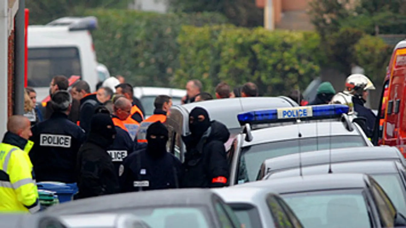 Lövöldözés Toulouse-ban, franciaország, egy férfi többeket meggyilkolt egy zsidó iskola előtt, kommandósok a körbezárt toulouse-i ház közelében 