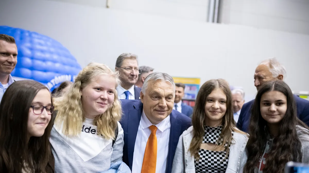 Orbán Viktor: Mosolyalbum - ORIGO